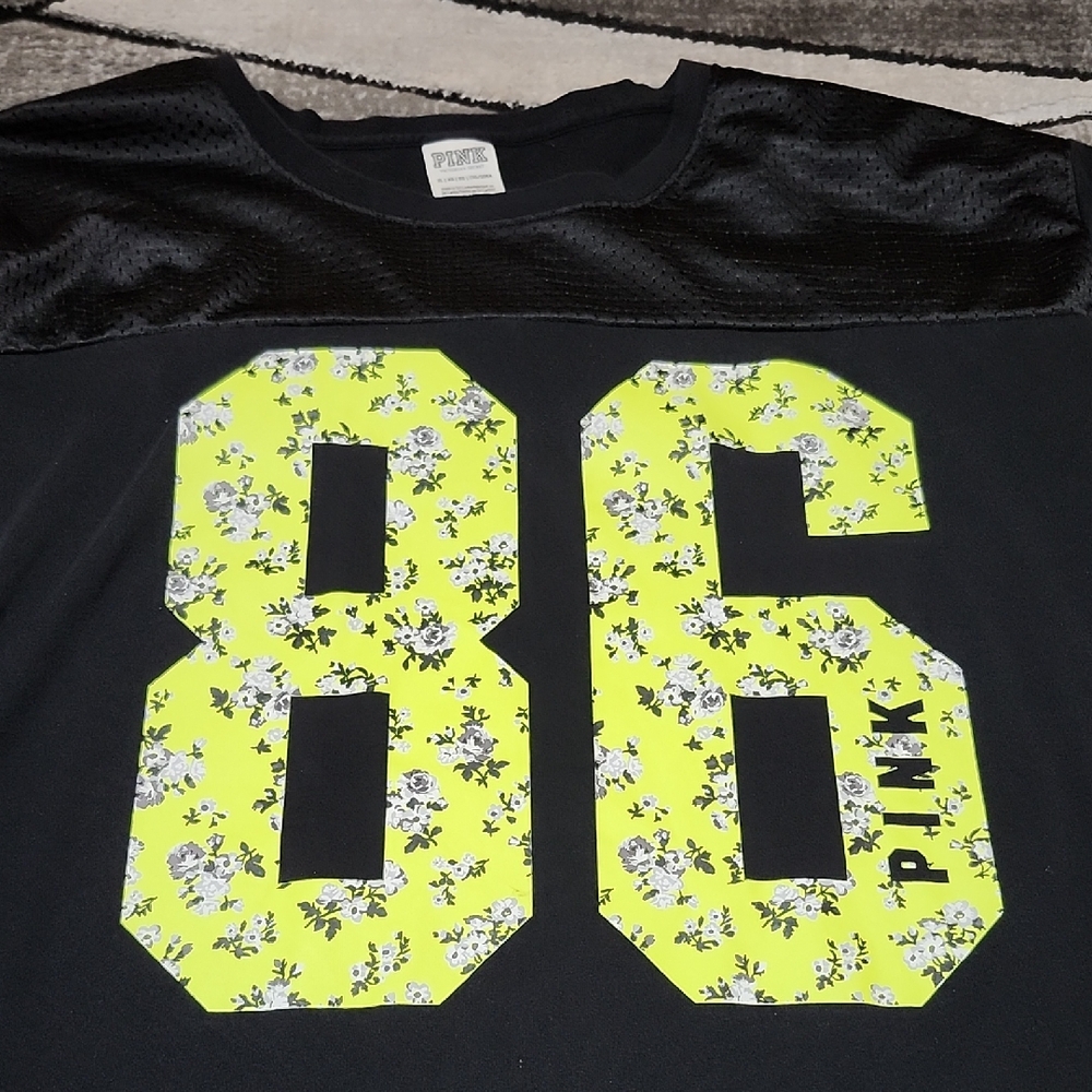 VS PINK 2018 BLACK JERSEY-STYLE FLORAL 86 GRAPHIC LONG-SLEEVE TEE-SHIRT